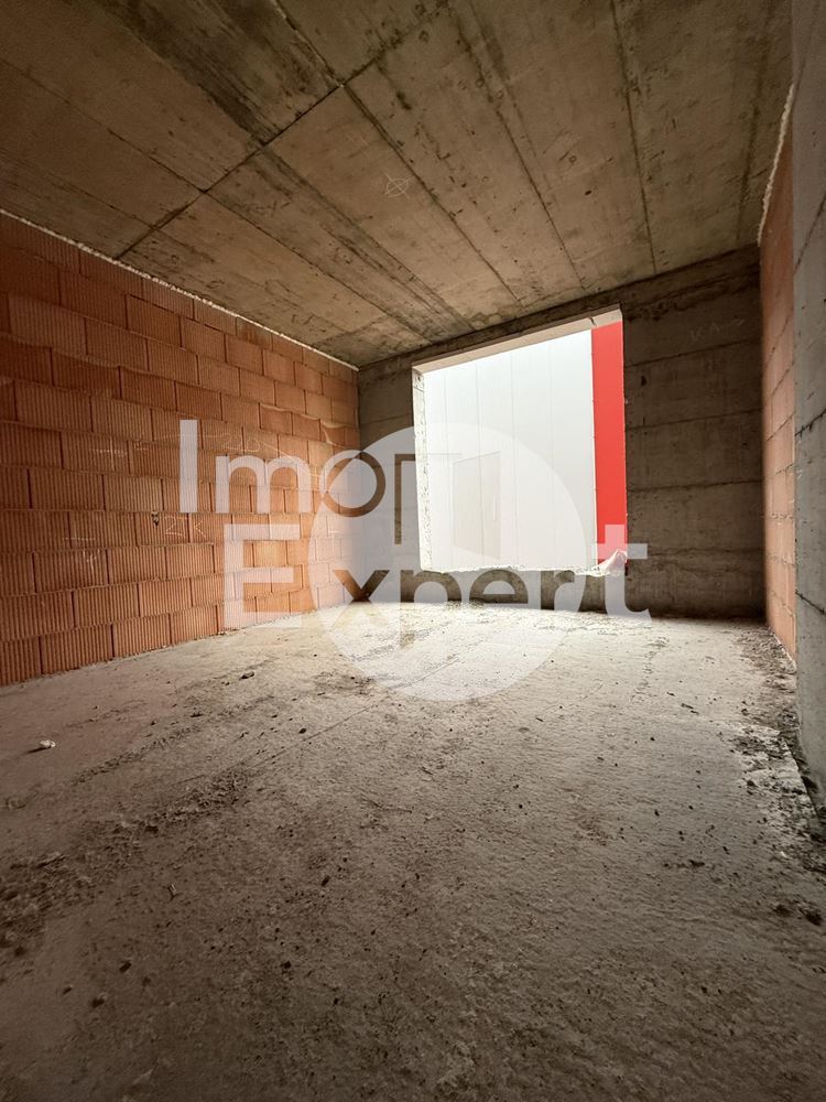 Голям двустаен апартамент за преустройство в бутикова сграда кв.Хоризонт - 0