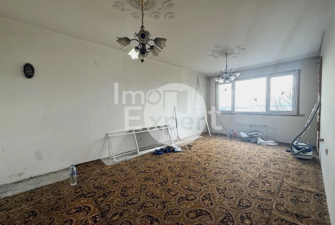 Апартамент с три отделни стаи в жк.Меден Рудник-зона В - 0