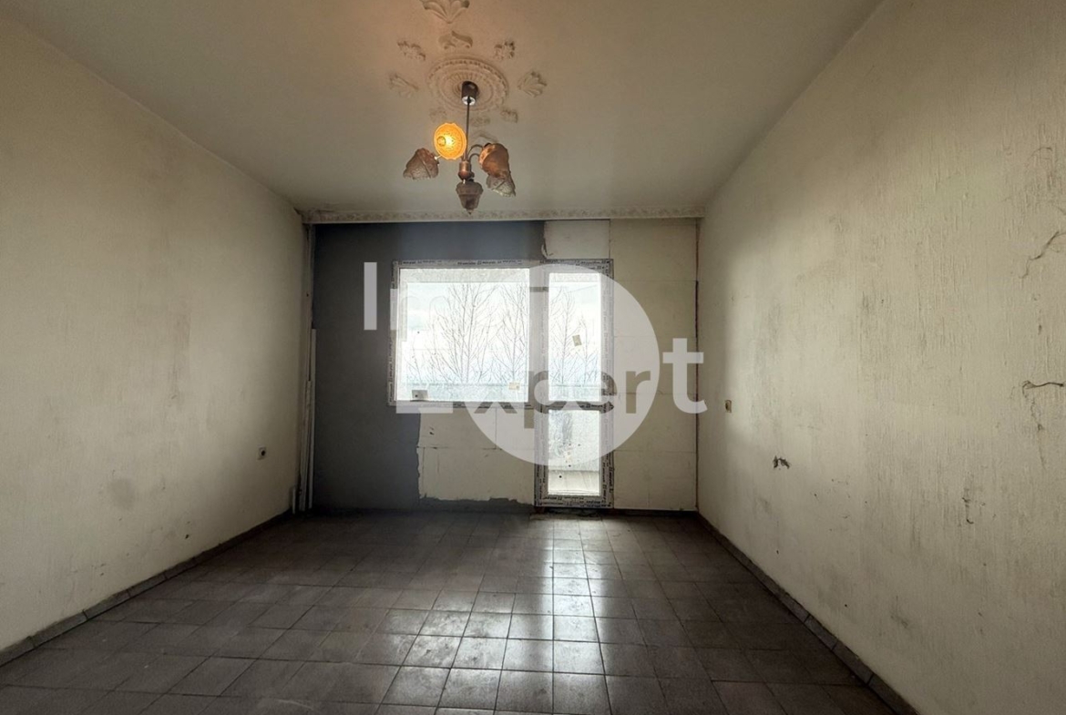 Апартамент с три отделни стаи в жк.Меден Рудник-зона В - 0