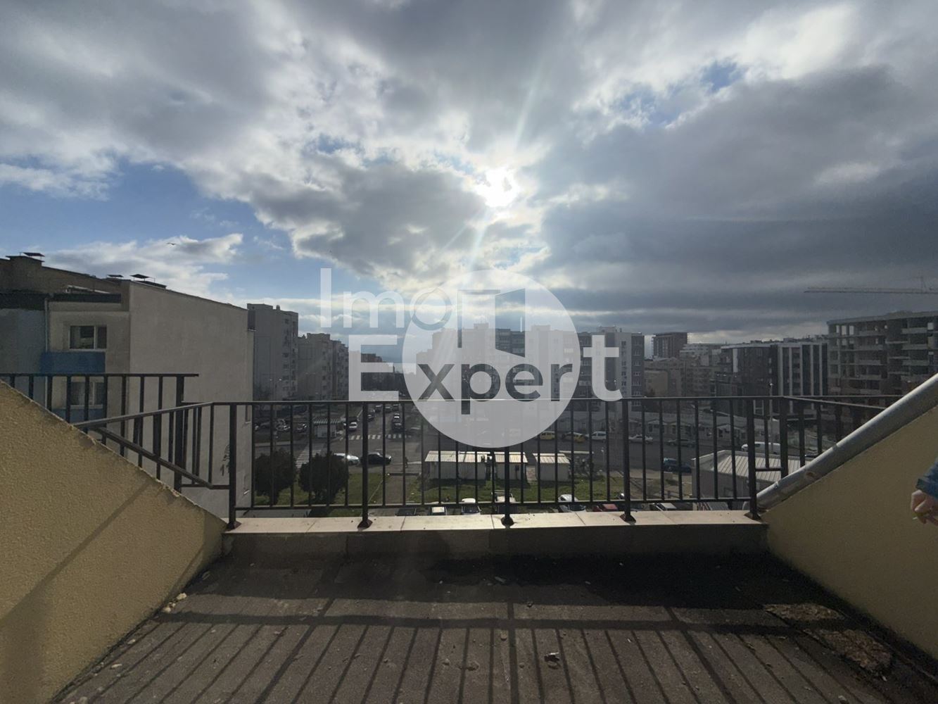 Тристаен апартамент с акт16 жк.Меден рудник зона В-0 Тристаен апартамент с акт16 жк.Меден рудник зона В - 0