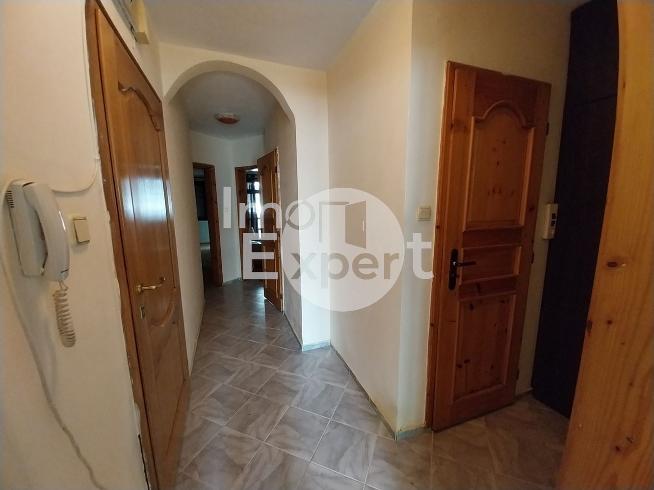 Тристаен апартамент във Възраждане с Акт 16 - 0