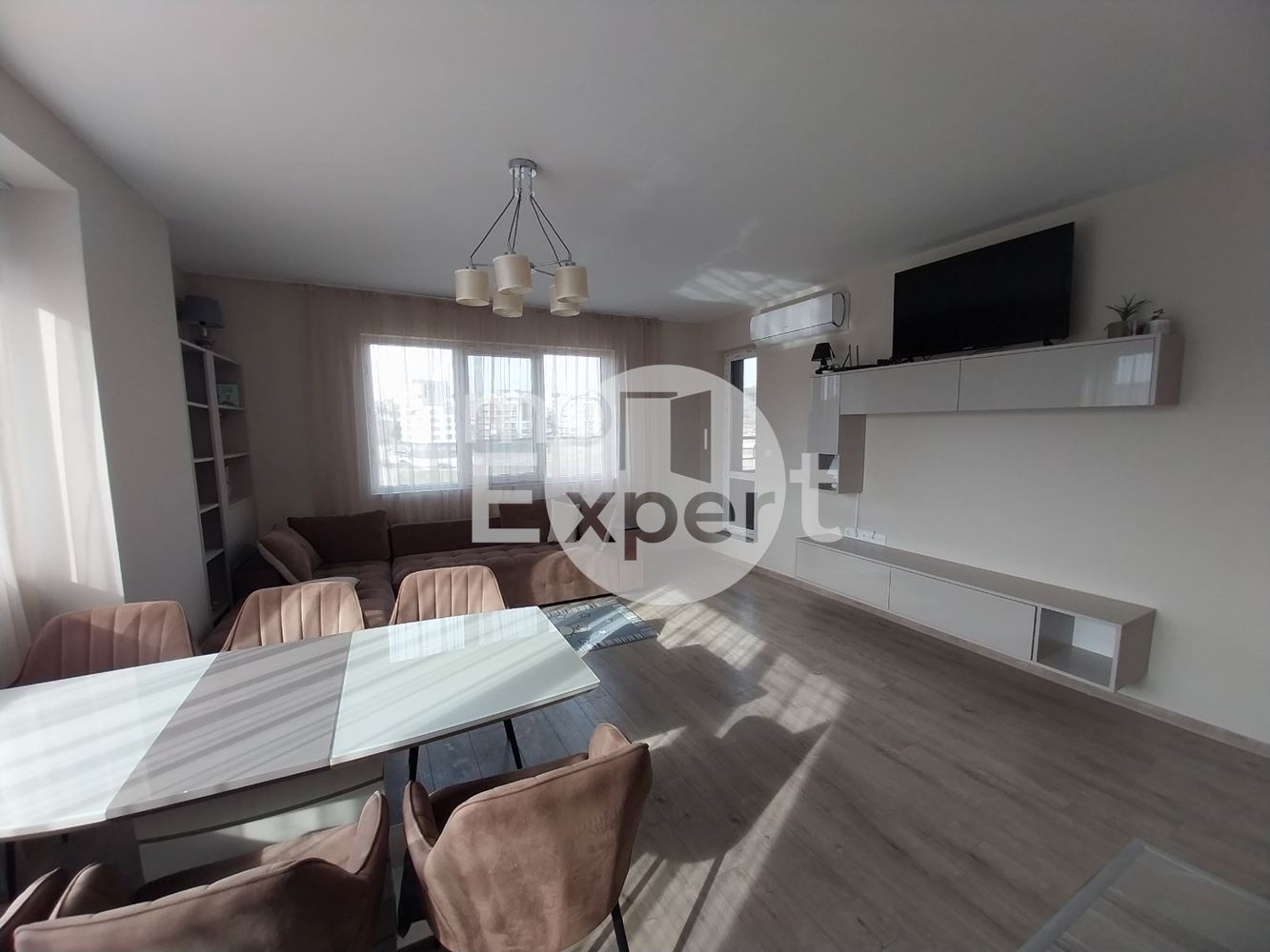 Чисто нов, просторен и обзаведен апартамент в Меден Рудник - 0