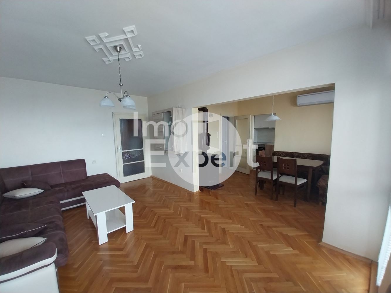 Просторен апартамент с две спални на ТОП локация-0 Просторен апартамент с две спални на ТОП локация - 0