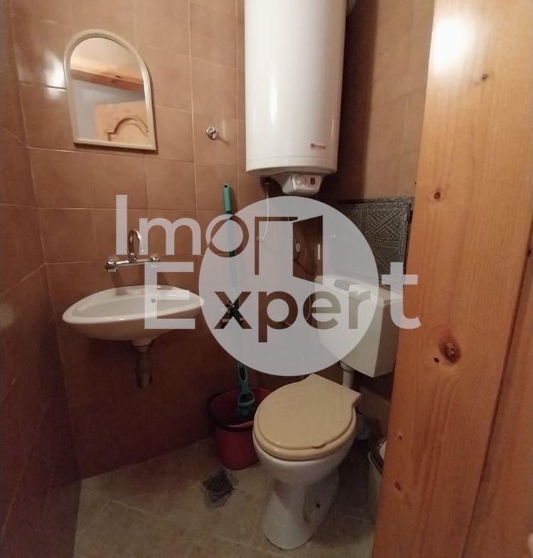 Тристаен апартамент във Възраждане с Акт 16 - 0