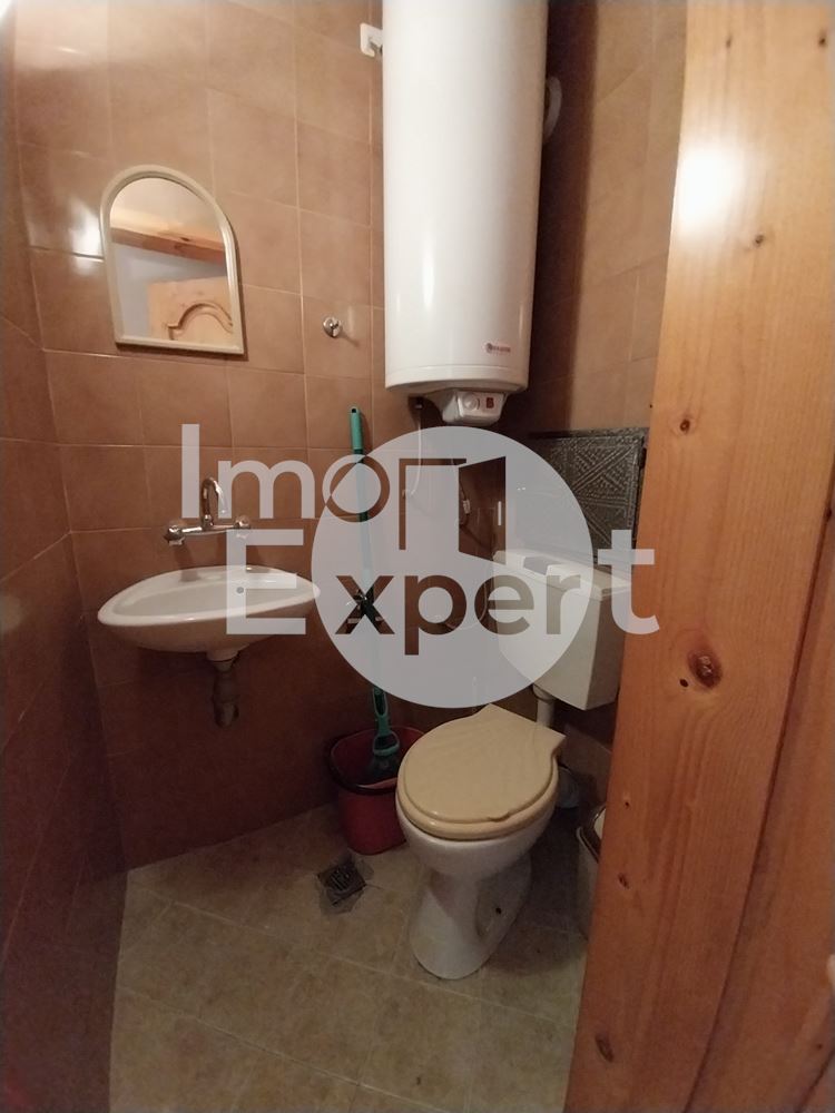 Тристаен апартамент във Възраждане с Акт 16 - 0