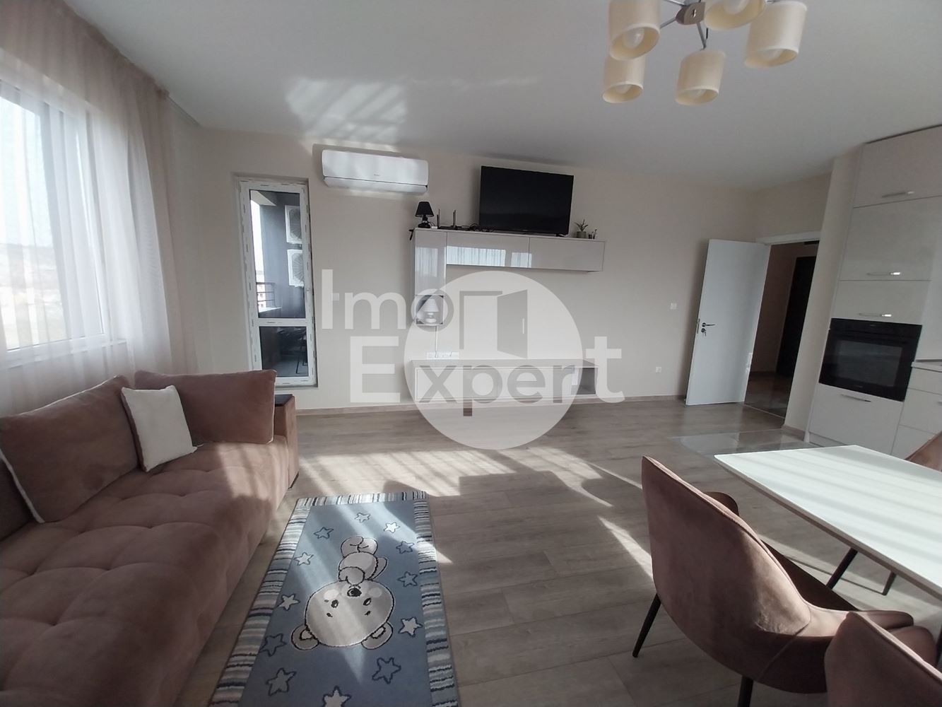 Чисто нов, просторен и обзаведен апартамент в Меден Рудник - 0