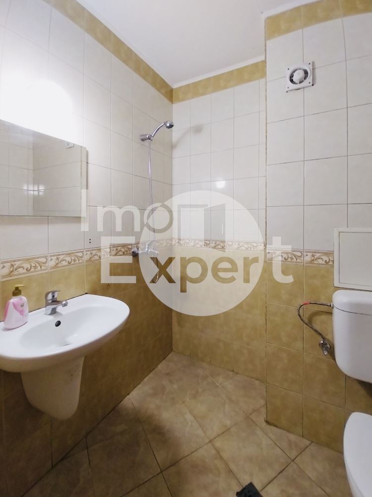 Обзаведен, Двустаен апартамент до у-ще “Константин Петканов”-0 Обзаведен, Двустаен апартамент до у-ще "Константин Петканов" - 0