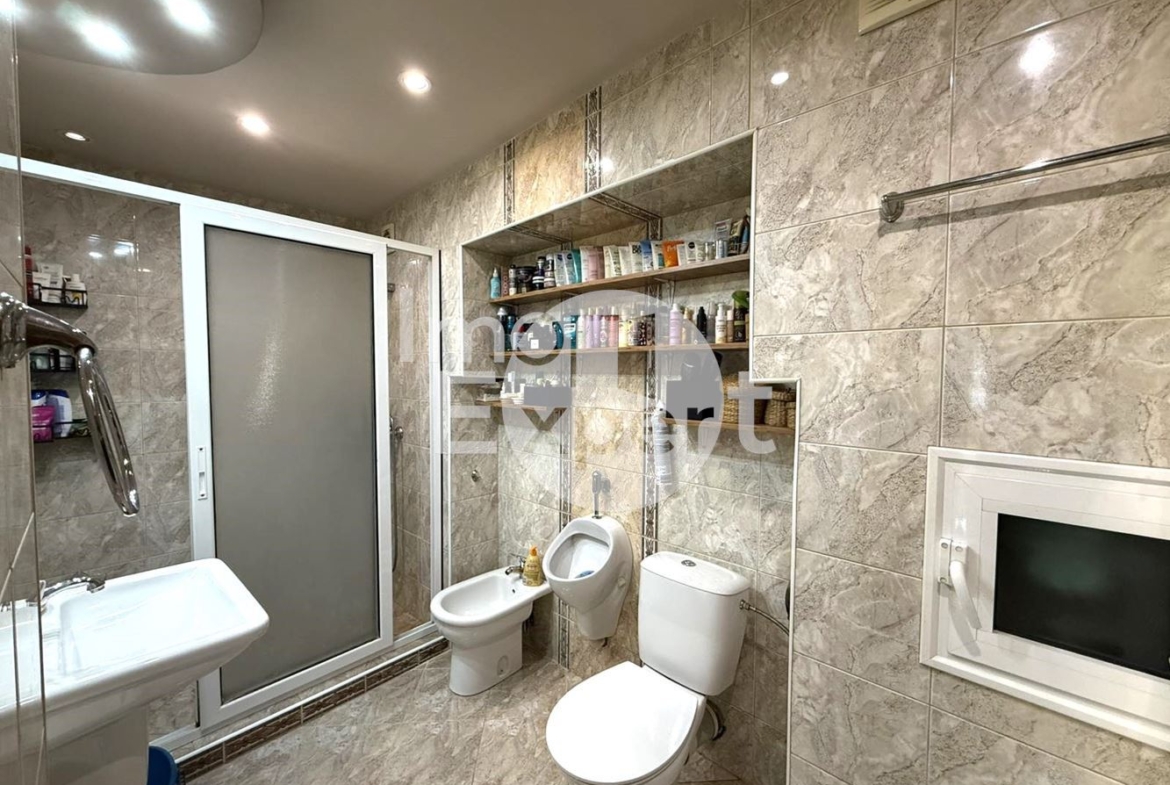 Обзаведен многостаен апартамент на две нива -жк. Меден Рудник - 0