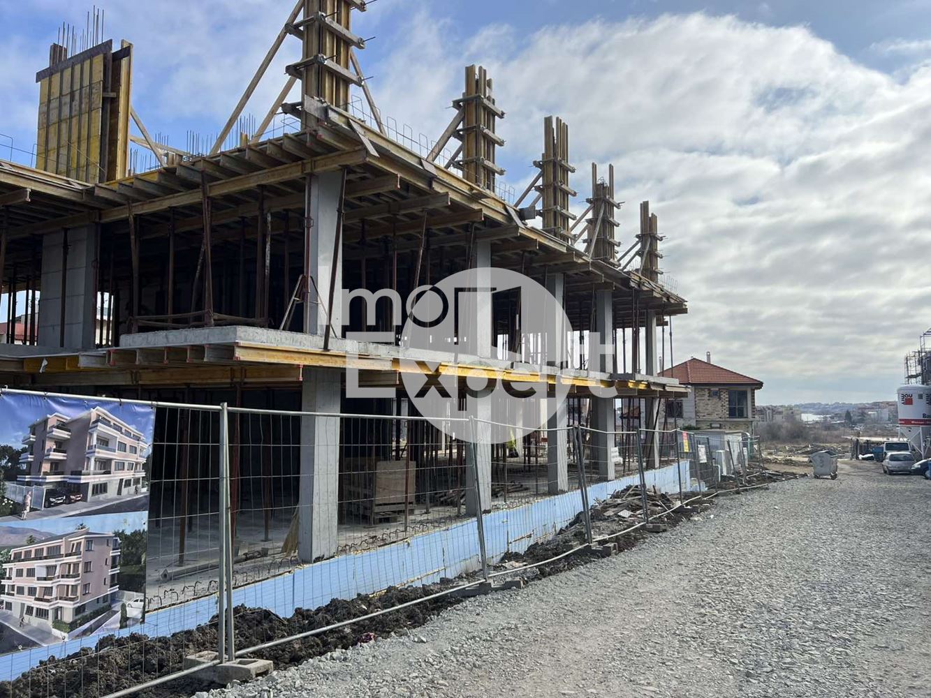 БЕЗ КОМИСИОННА ОТ КУПУВАЧА!!! Двустаен апартамент със собствен двор и паркомясто!!! - 0