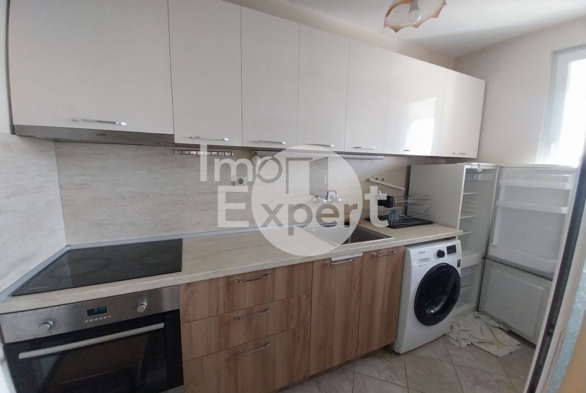 Просторен апартамент с две спални на ТОП локация - 0