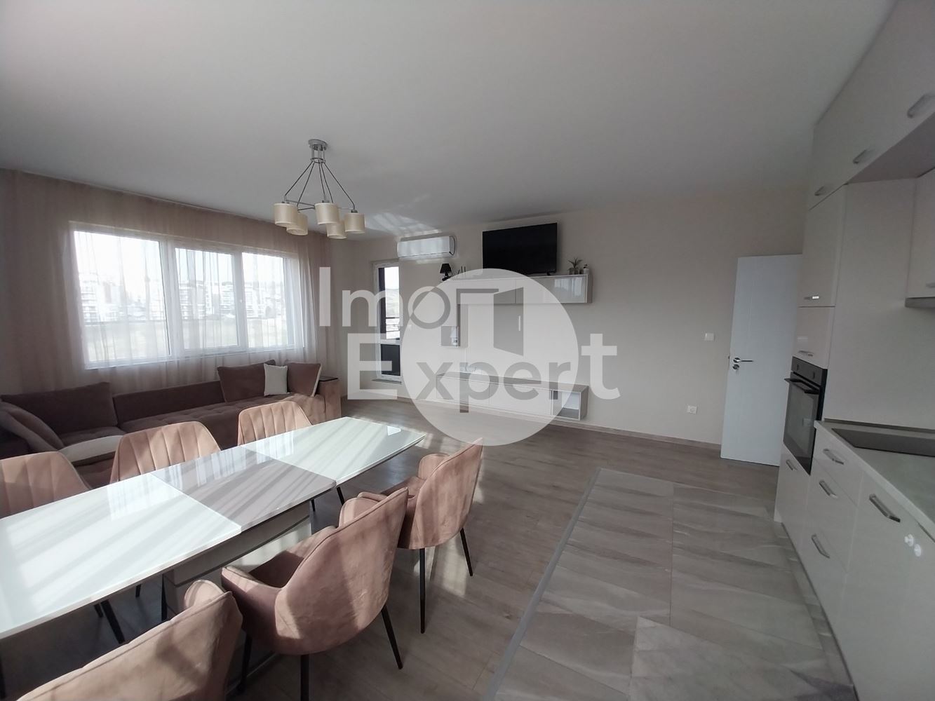 Чисто нов, просторен и обзаведен апартамент в Меден Рудник - 0