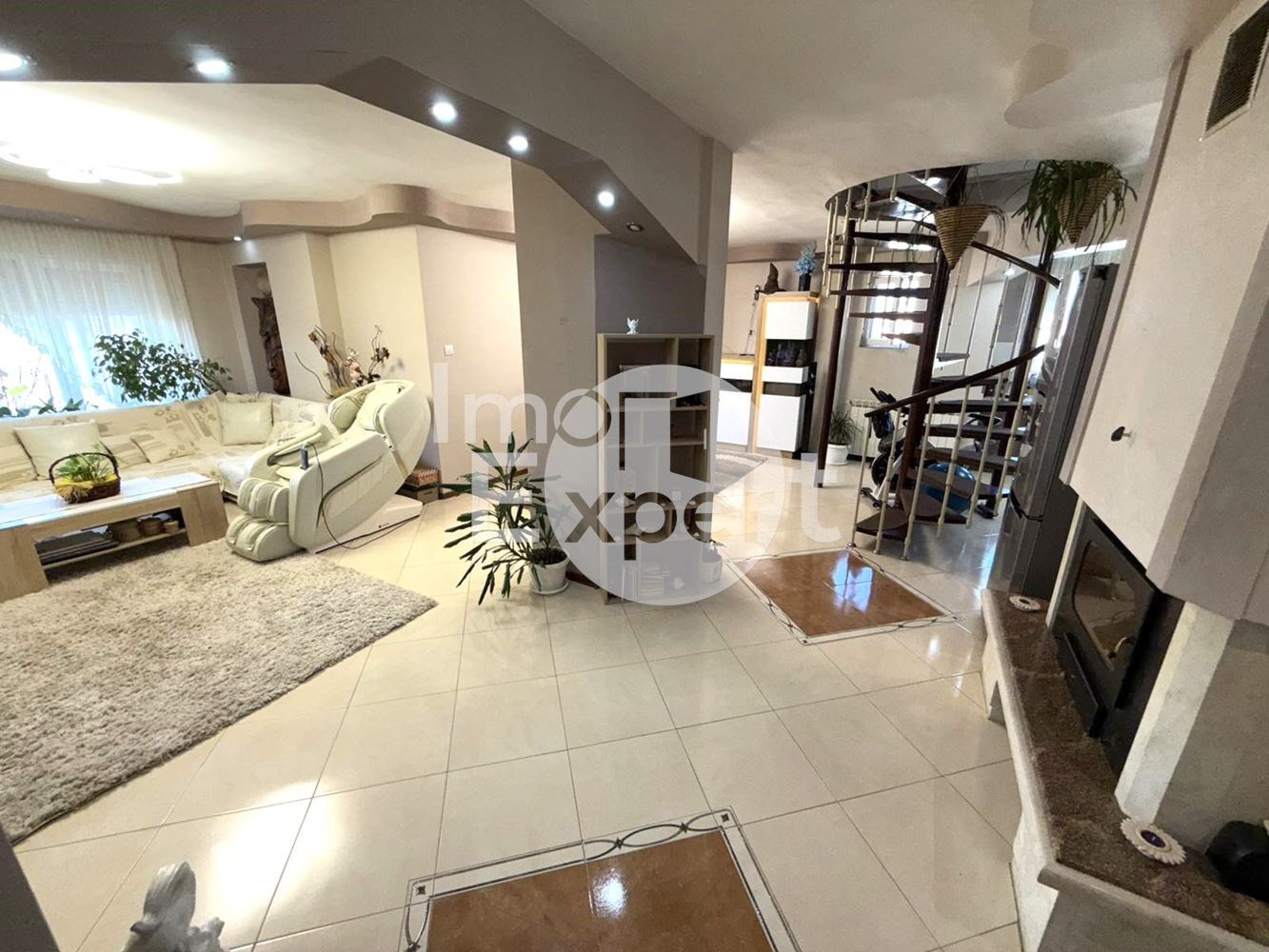 Обзаведен многостаен апартамент на две нива -жк. Меден Рудник - 0