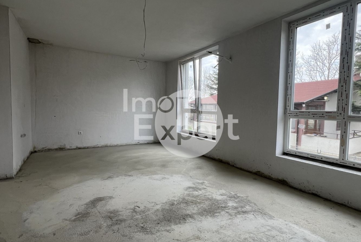 Двустаен апартамент на първа линия море в кв. Крайморие - 0