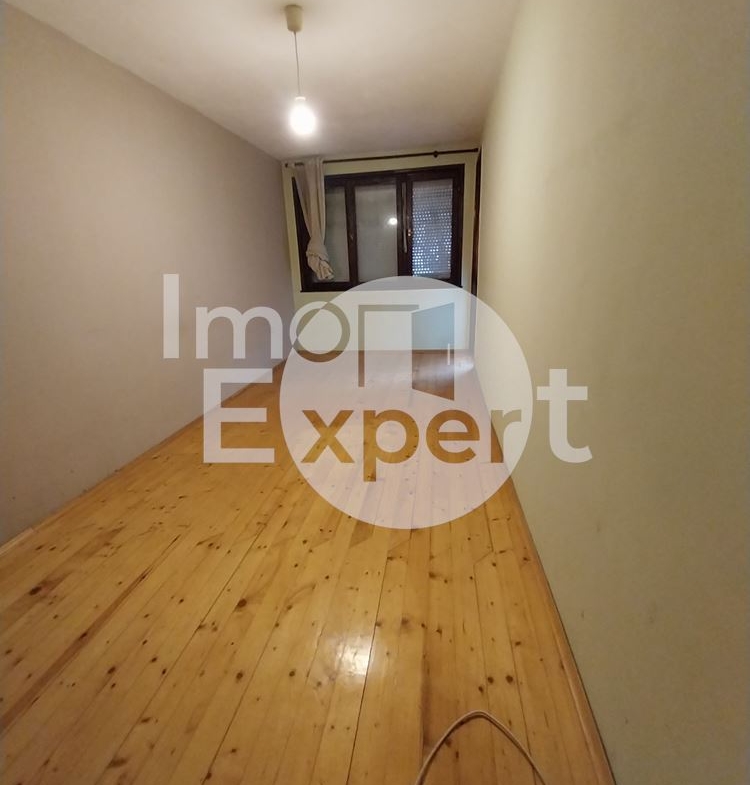 Тристаен апартамент във Възраждане с Акт 16 - 0