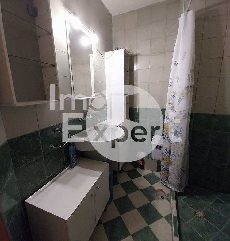 Тристаен апартамент във Възраждане с Акт 16 - 0