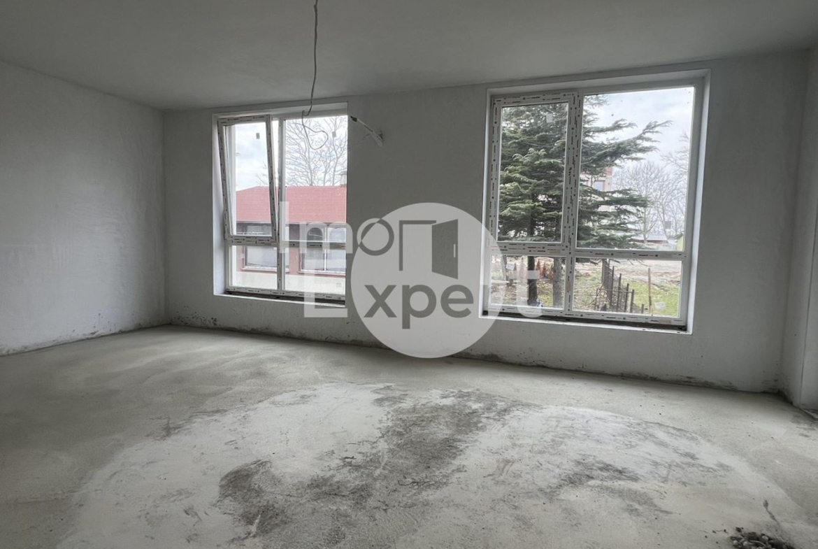 Двустаен апартамент на първа линия море в кв. Крайморие - 0