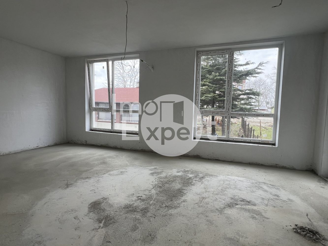 Двустаен апартамент на първа линия море в кв. Крайморие - 0