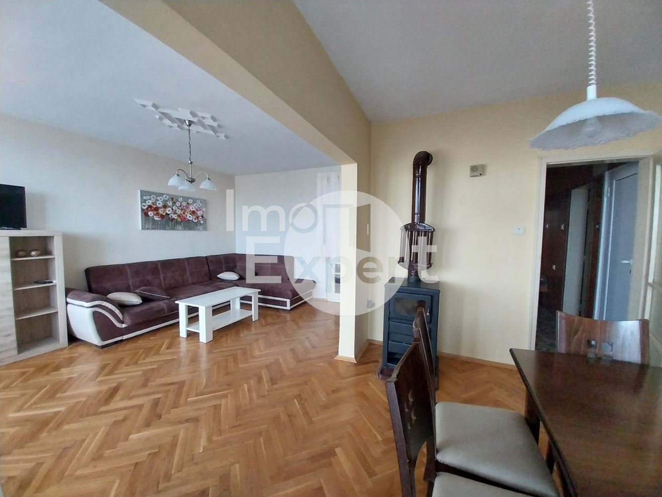 Просторен апартамент с две спални на ТОП локация-0 Просторен апартамент с две спални на ТОП локация - 0