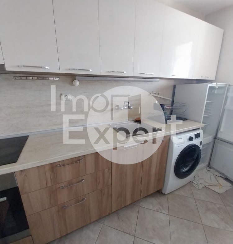 Просторен апартамент с две спални на ТОП локация - 0