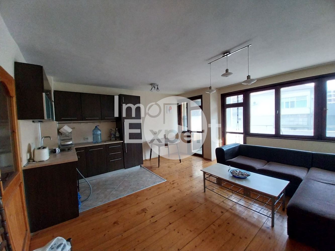 Тристаен апартамент във Възраждане с Акт 16 - 0