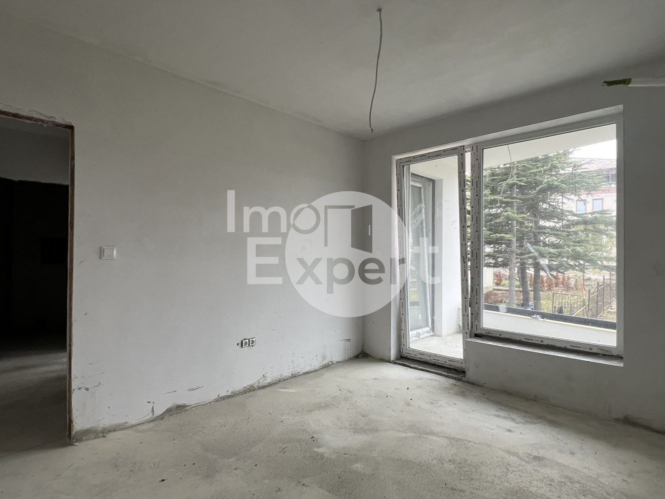 Двустаен апартамент на първа линия море в кв. Крайморие - 0