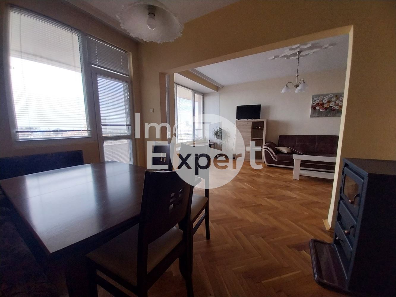 Просторен апартамент с две спални на ТОП локация-0 Просторен апартамент с две спални на ТОП локация - 0