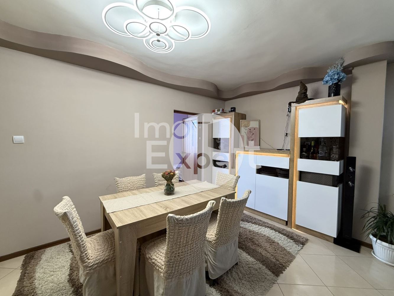 Обзаведен многостаен апартамент на две нива -жк. Меден Рудник - 0