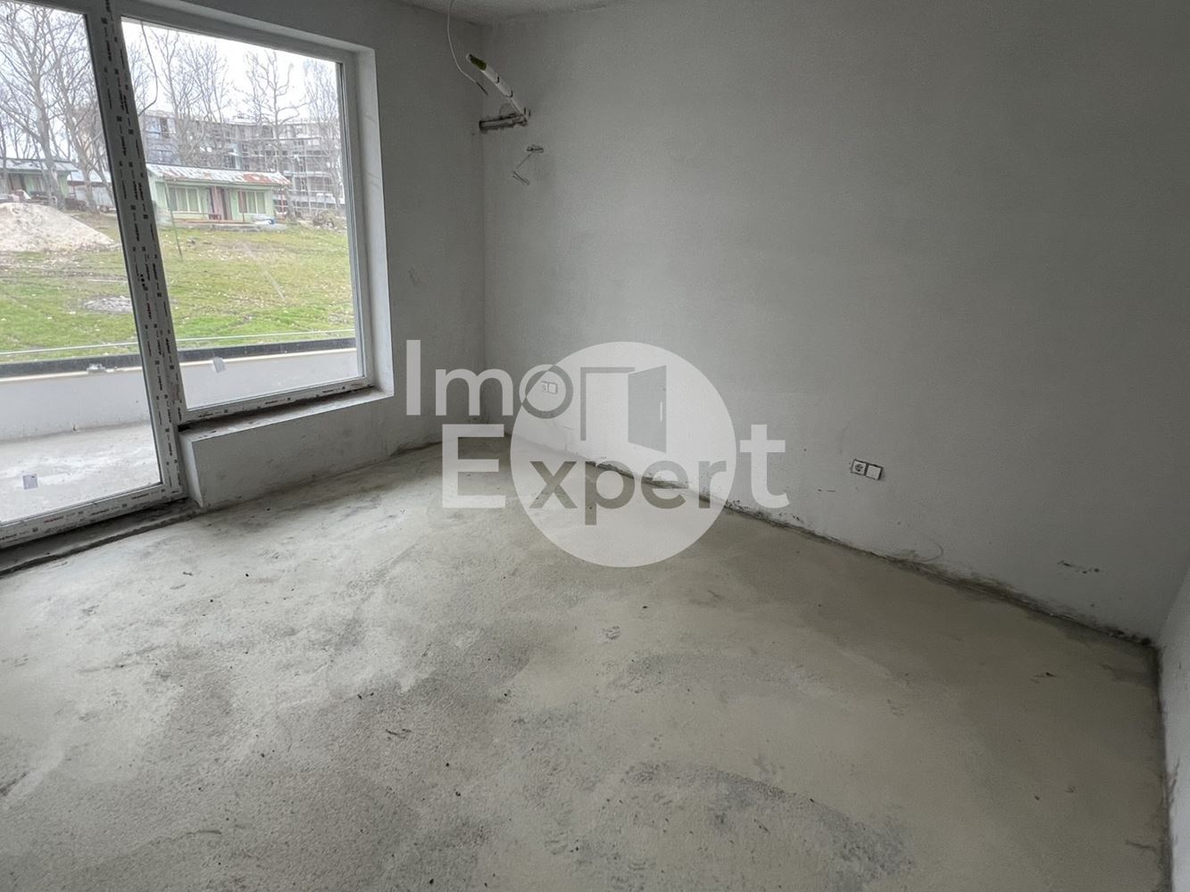 Двустаен апартамент на първа линия море в кв. Крайморие - 0