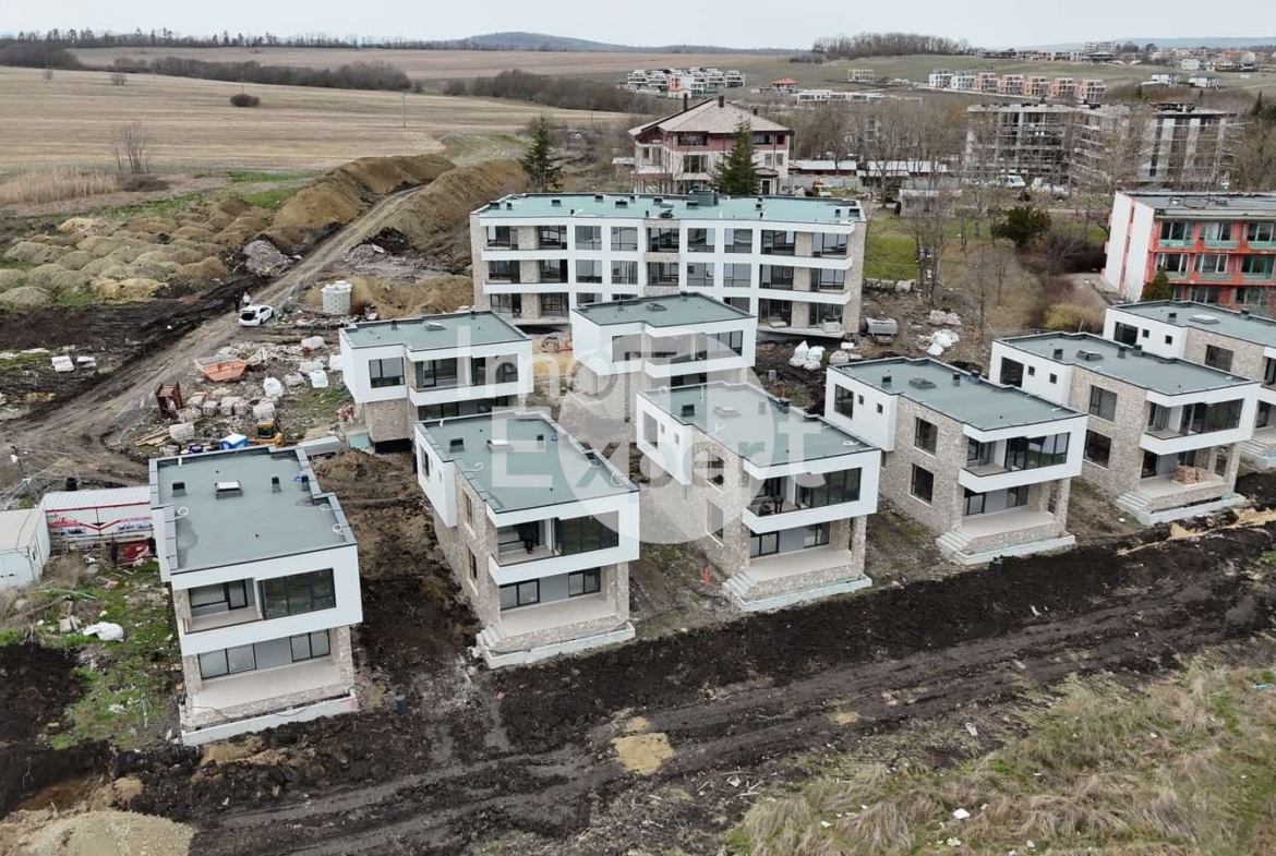 Двустаен апартамент на първа линия море в кв. Крайморие - 0