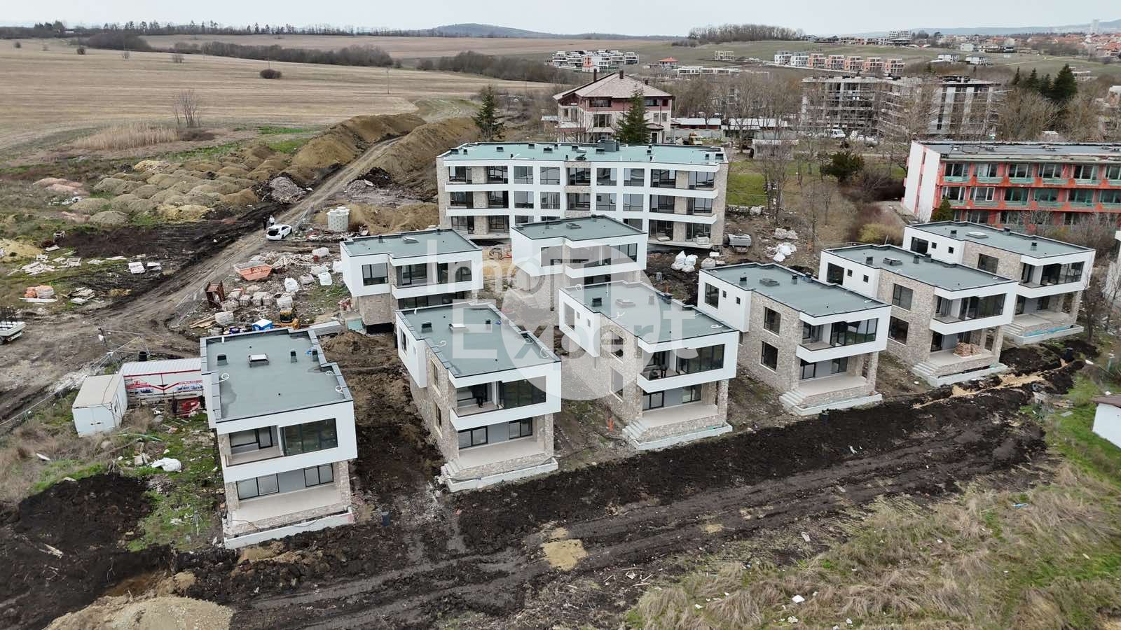 Двустаен апартамент на първа линия море в кв. Крайморие - 0