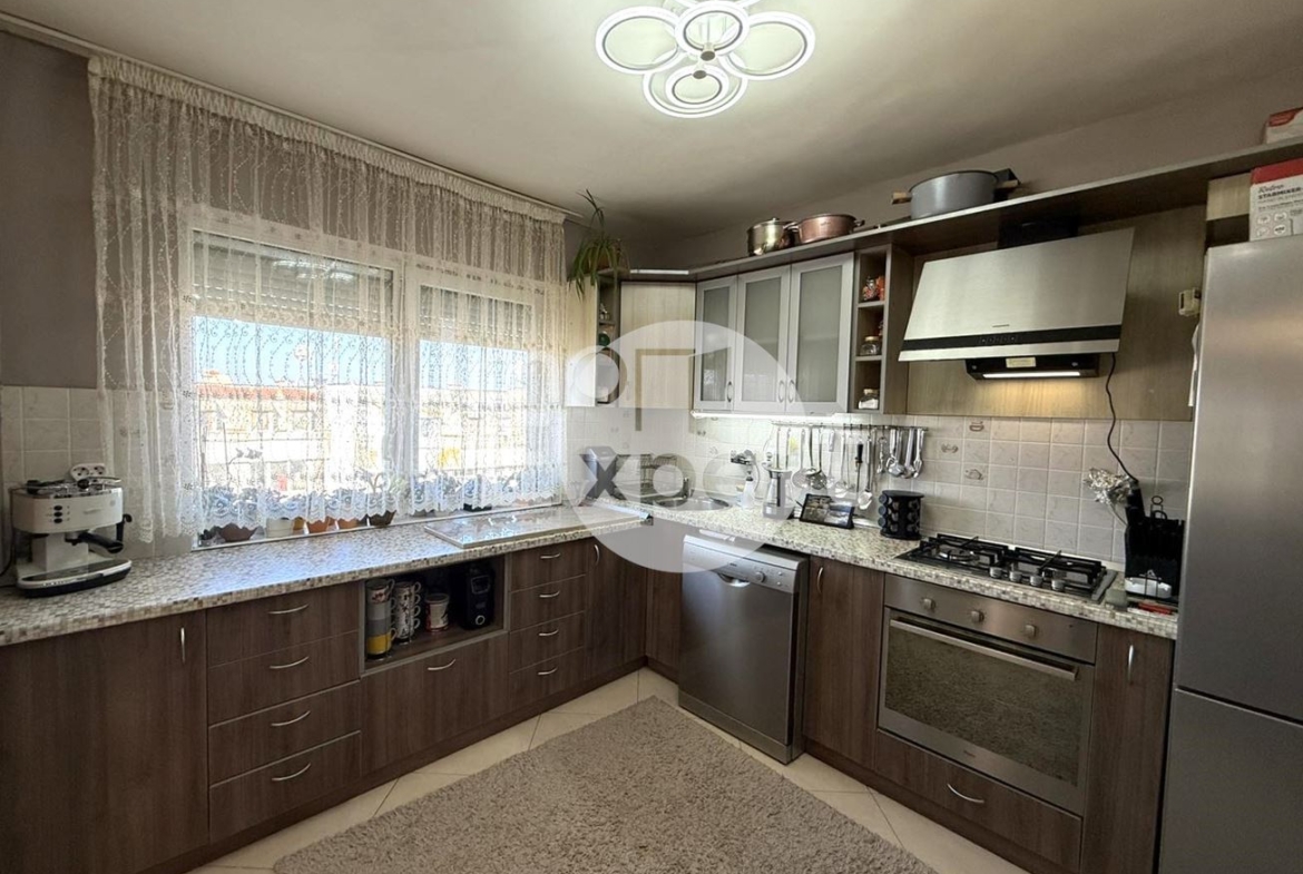 Обзаведен многостаен апартамент на две нива -жк. Меден Рудник - 0