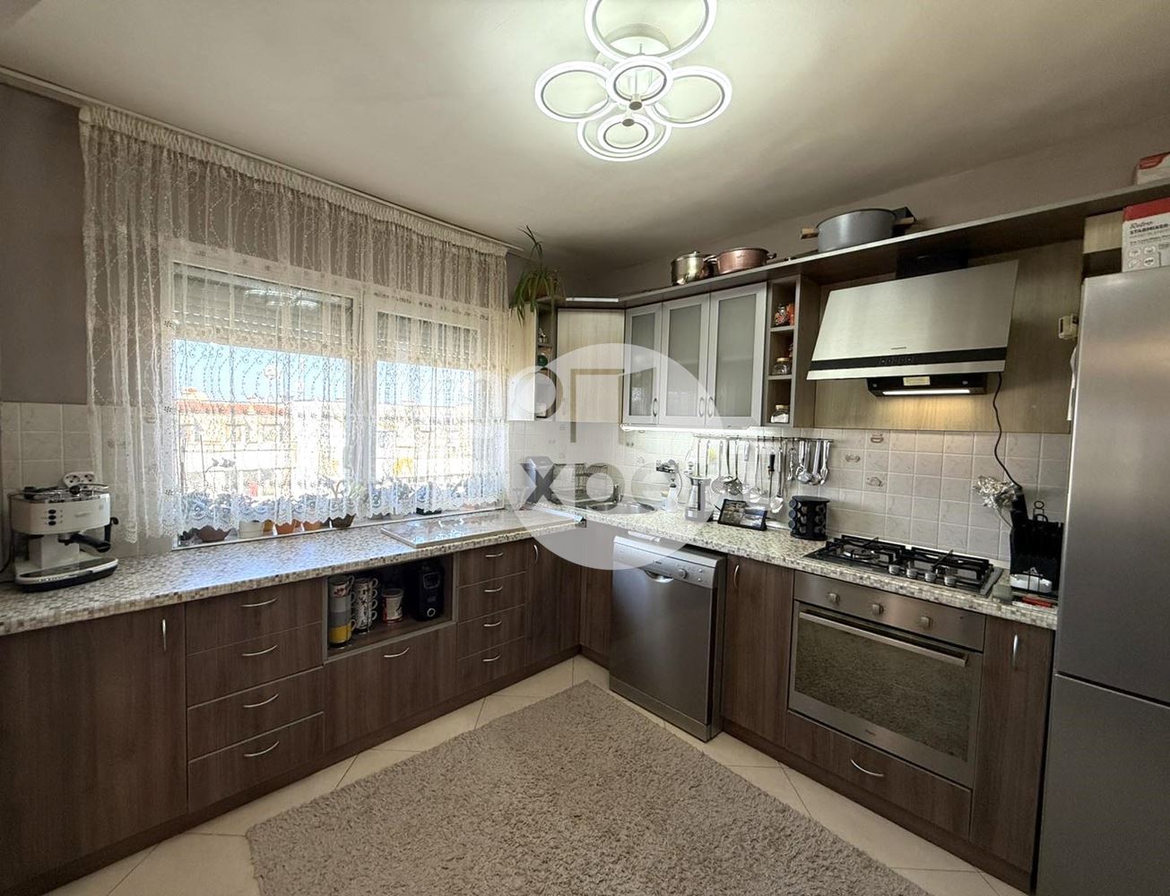 Обзаведен многостаен апартамент на две нива -жк. Меден Рудник - 0