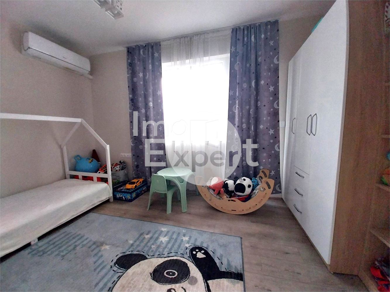 Чисто нов, просторен и обзаведен апартамент в Меден Рудник - 0