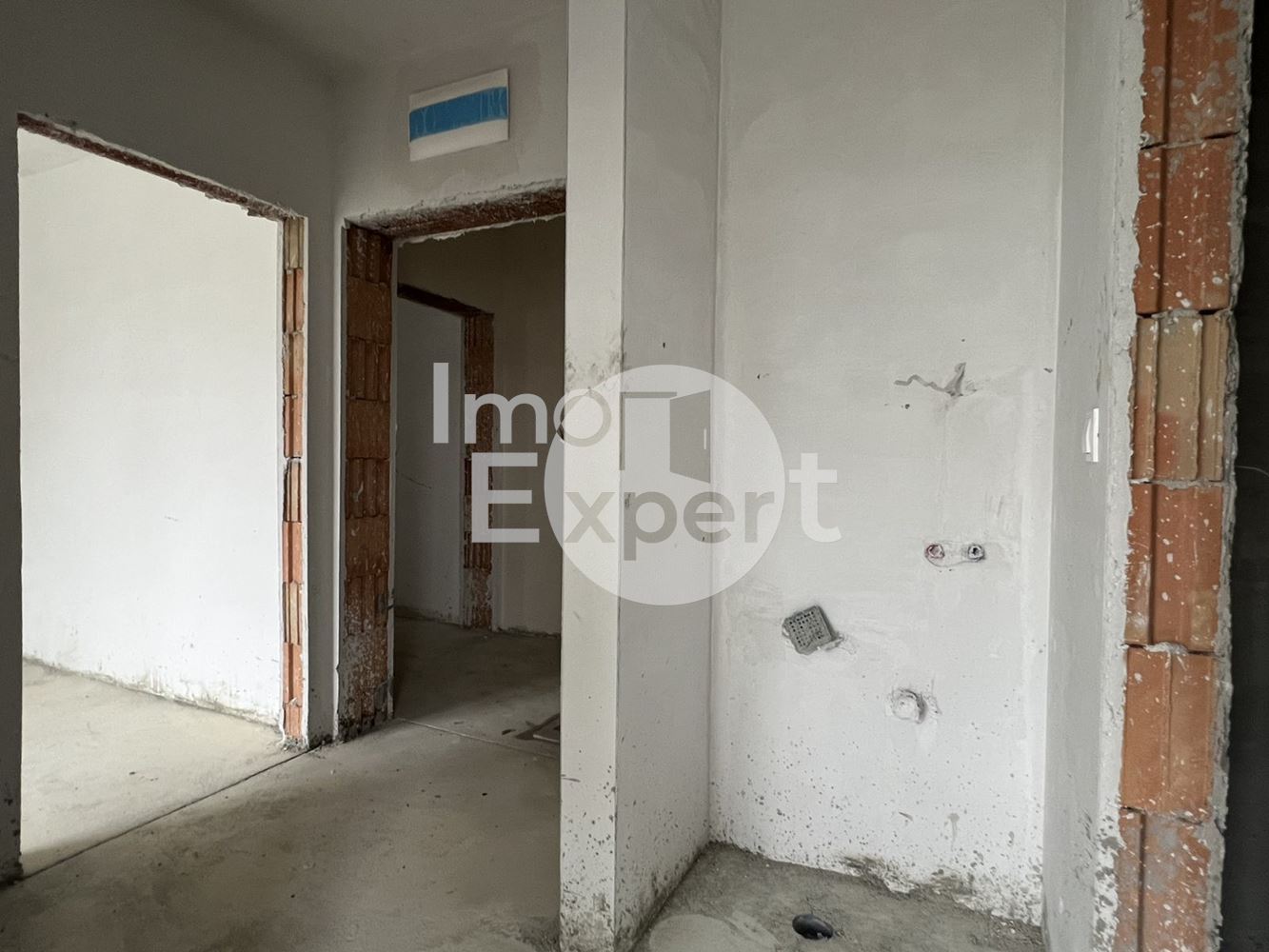 Двустаен апартамент на първа линия море в кв. Крайморие - 0