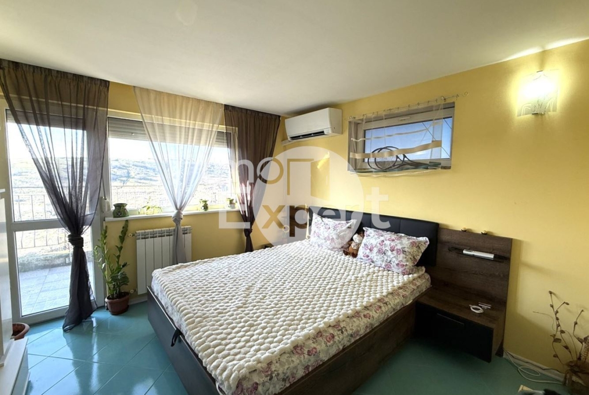 Обзаведен многостаен апартамент на две нива -жк. Меден Рудник - 0