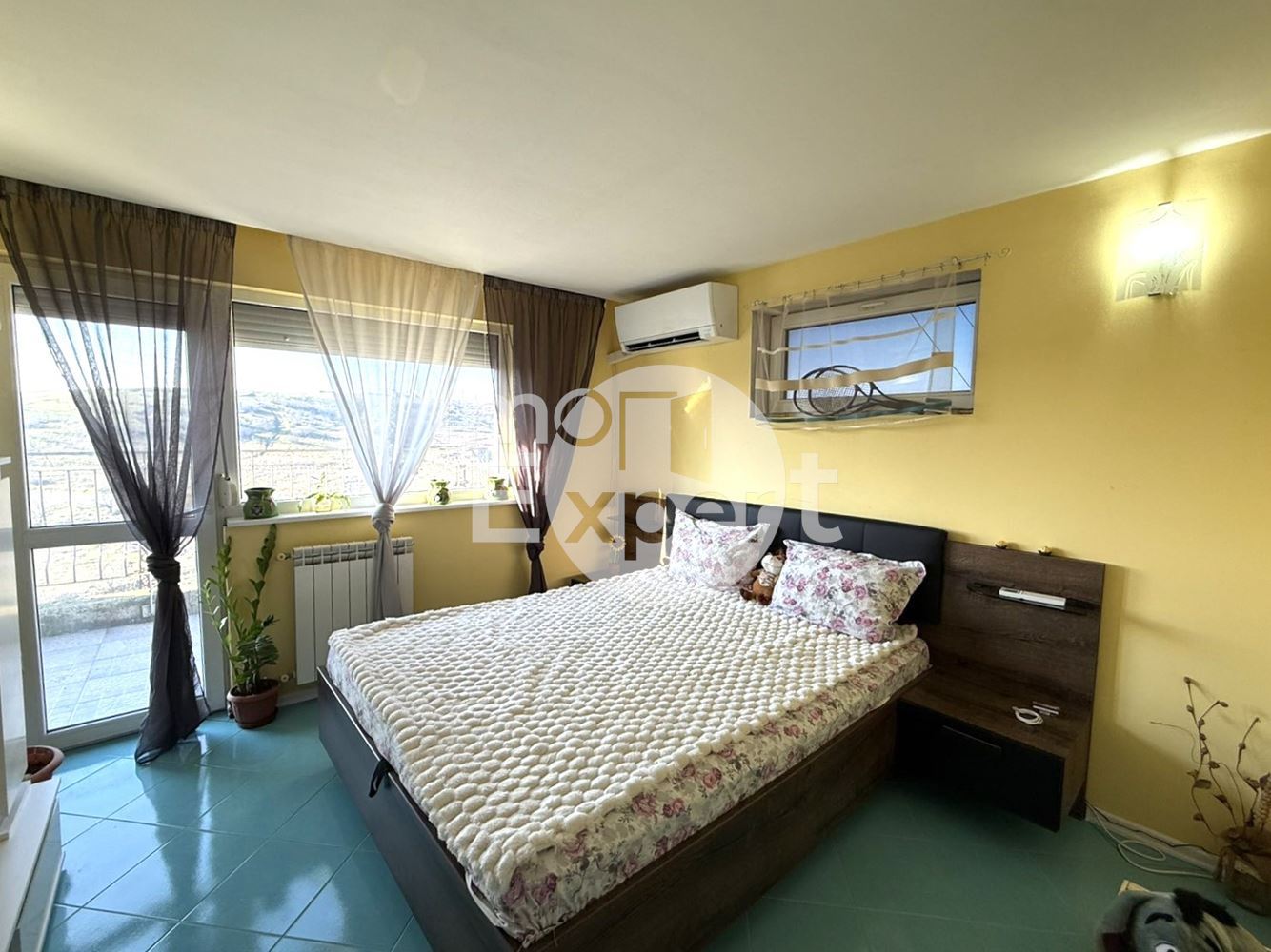 Обзаведен многостаен апартамент на две нива -жк. Меден Рудник - 0