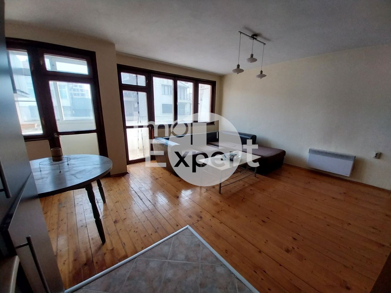 Тристаен апартамент във Възраждане с Акт 16 - 0