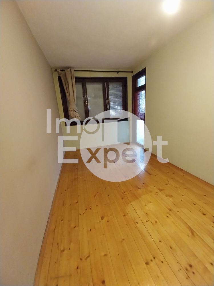 Тристаен апартамент във Възраждане с Акт 16 - 0