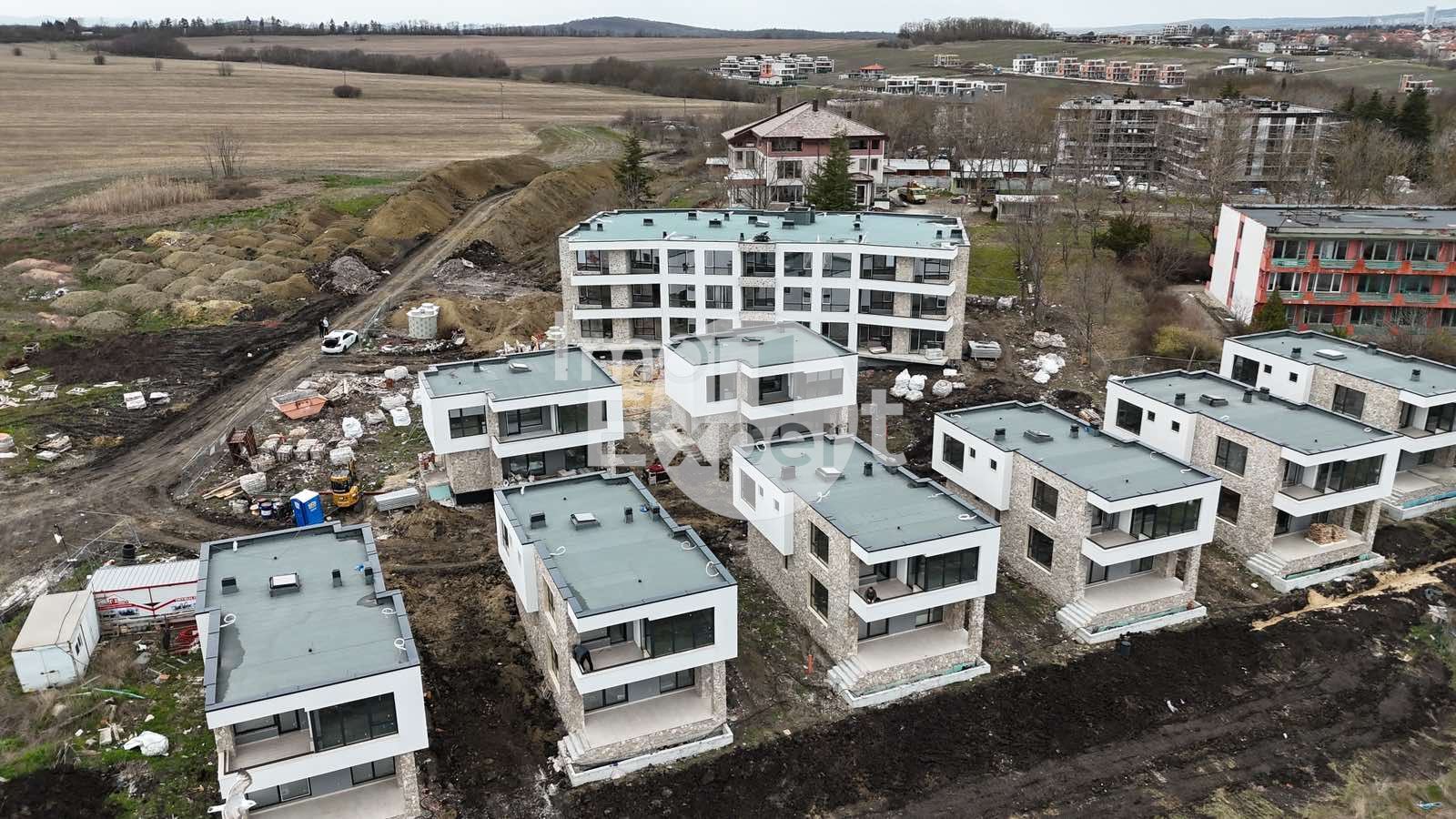 Двустаен апартамент на първа линия море в кв. Крайморие - 0