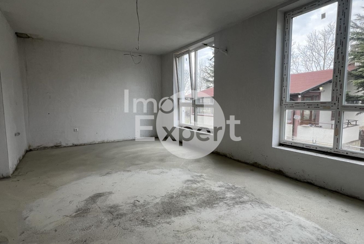 Двустаен апартамент на първа линия море в кв. Крайморие - 0