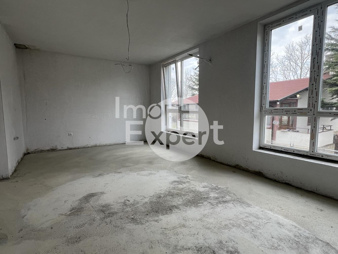 Двустаен апартамент на първа линия море в кв. Крайморие - 0