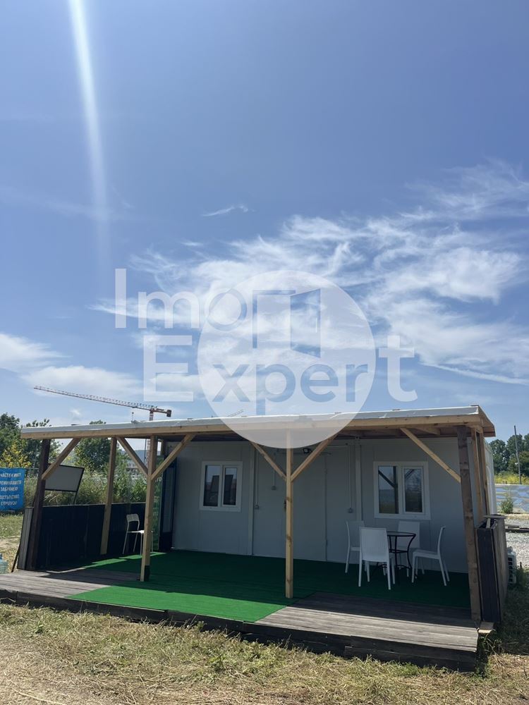 ПРОДАВА СЕ БУНГАЛО НА ПЪРВА ЛИНИЯ - 0