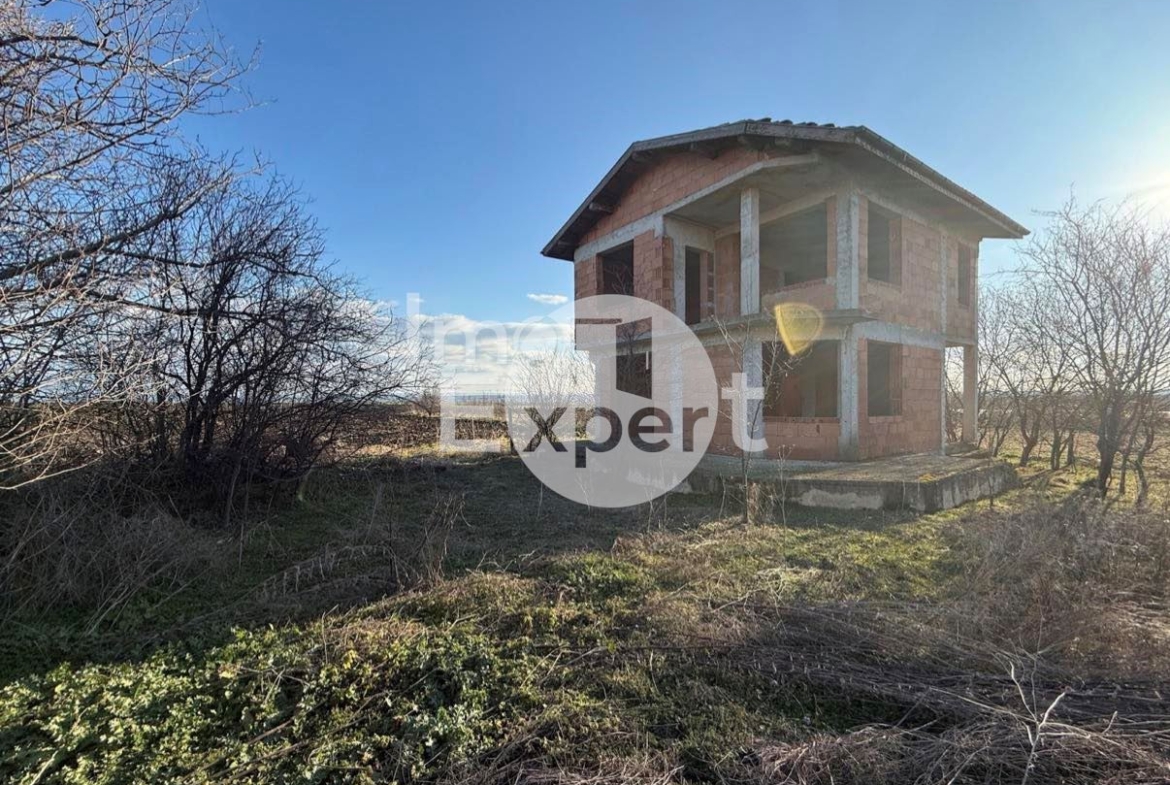 Къща на груб строеж в село Аспарухово - 0