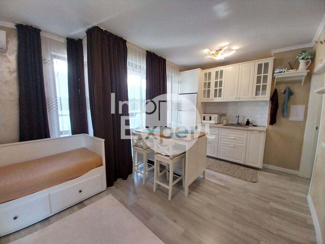 Луксозен, обзаведен, двустаен апартамент в Сарафово - 0