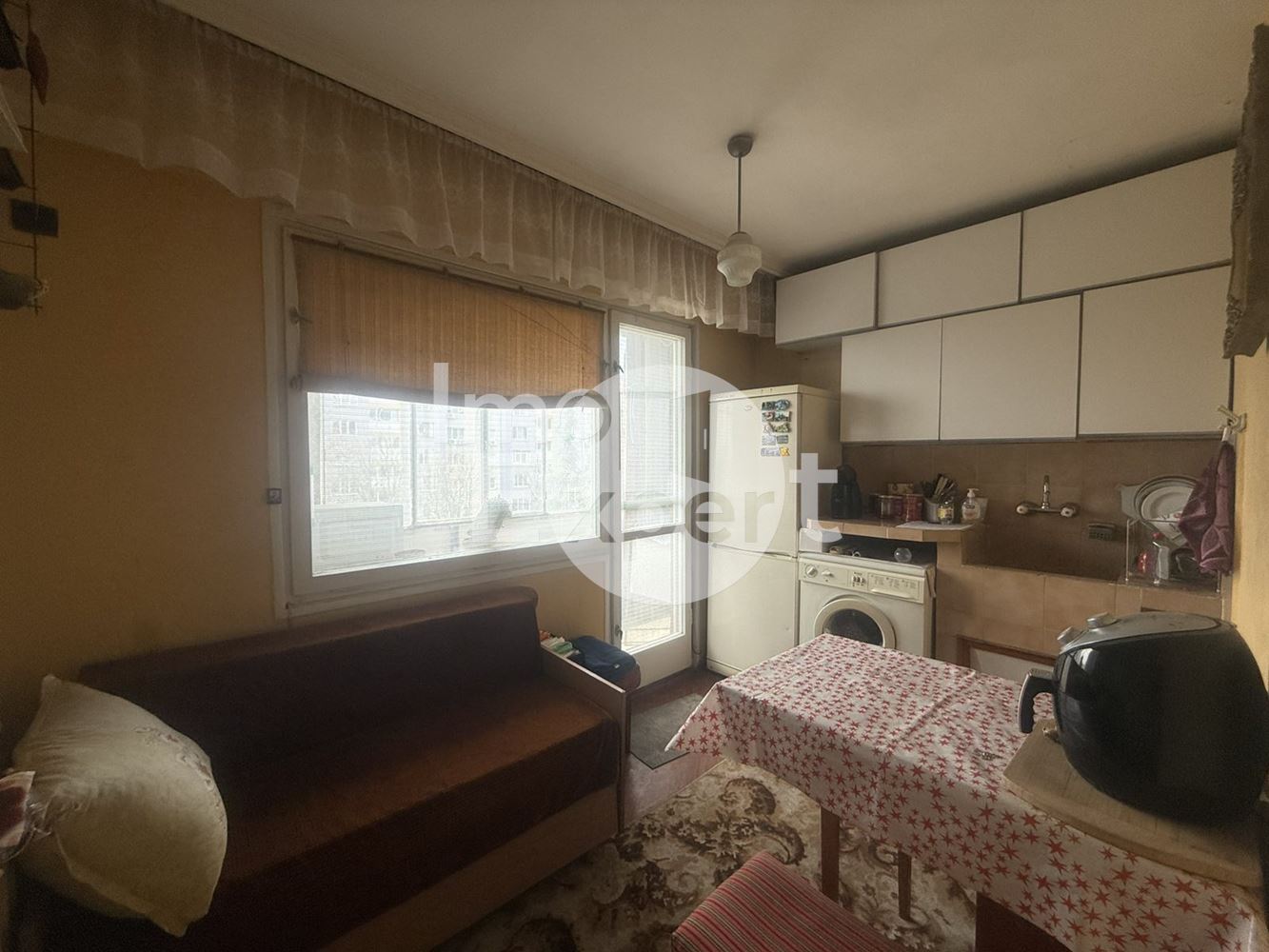 Три отделни стаи в жк.Славейков на отлична локация - 0