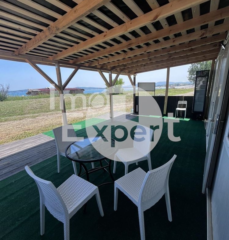 ПРОДАВА СЕ БУНГАЛО НА ПЪРВА ЛИНИЯ - 0