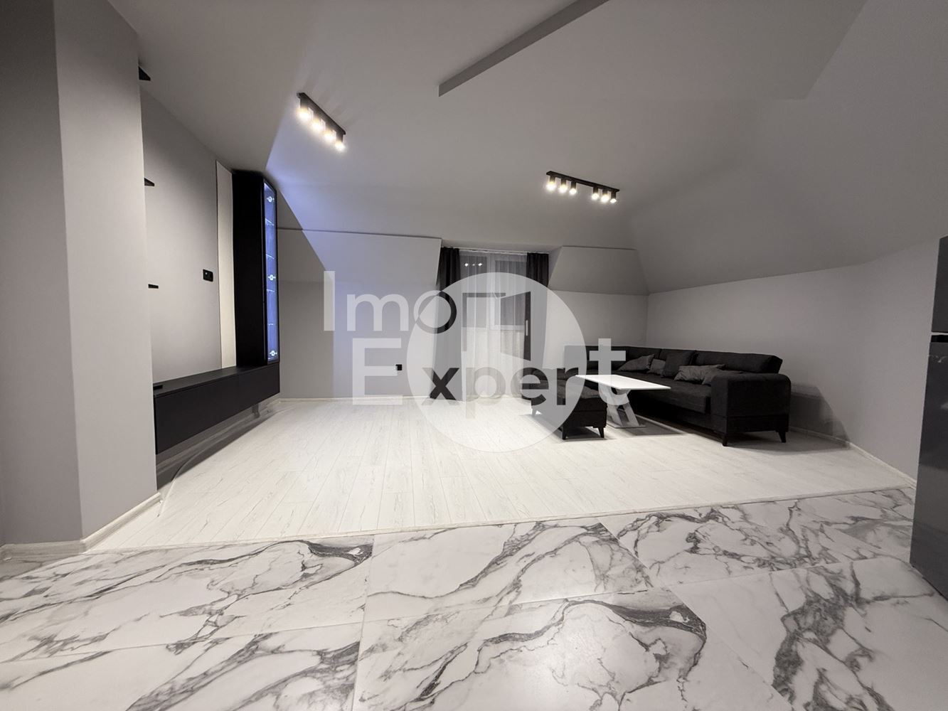 Тристаен апартамент до ключ с кухня акт16 в жк.Меден рудник - 0