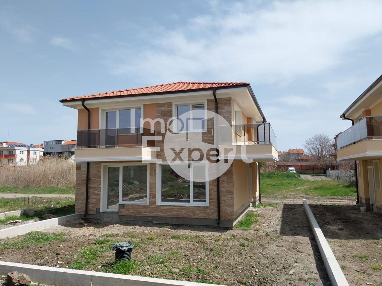 Самостоятелна къща с три спални до морето - 0