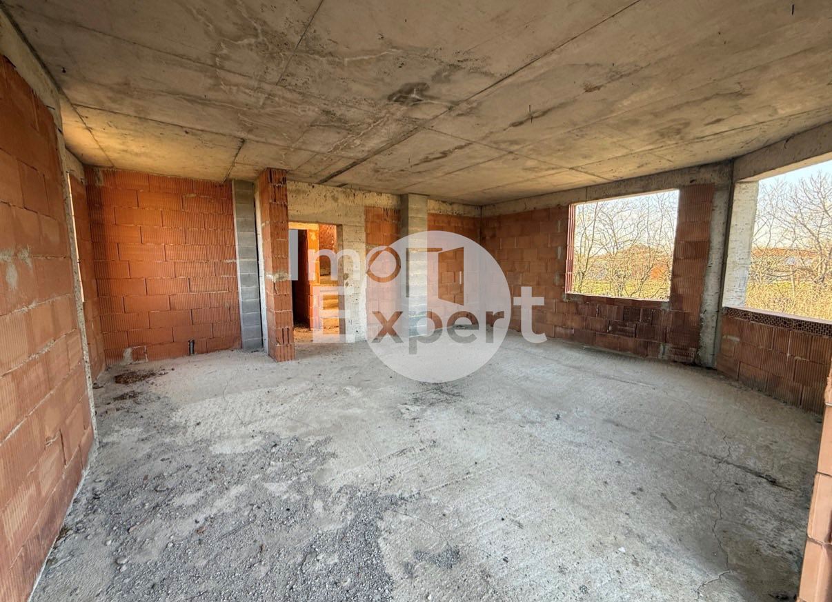 Къща на груб строеж в село Аспарухово - 0