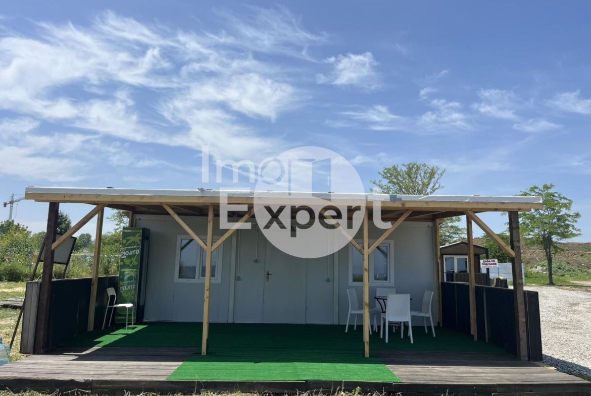 ПРОДАВА СЕ БУНГАЛО НА ПЪРВА ЛИНИЯ - 0